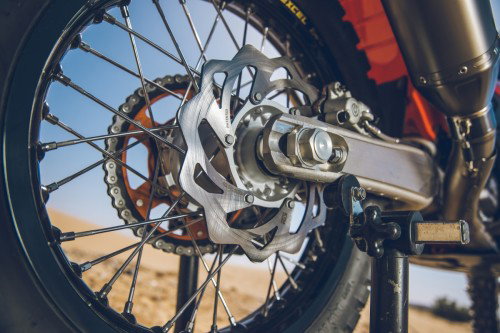 KTM 450 Rally Replica 2027 – Brembo-Bremsscheibe hinten mit Schwinge und Bremssattel