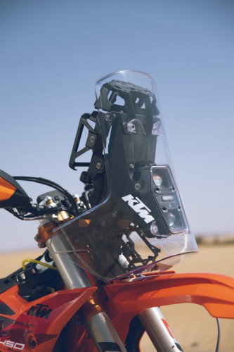 KTM 450 Rally Replica 2027 – Bremspedal und Fussraste rechts