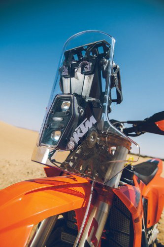 KTM 450 Rally Replica 2027 – Vorderrad mit Offroad-Reifen und Gabelschuetzer