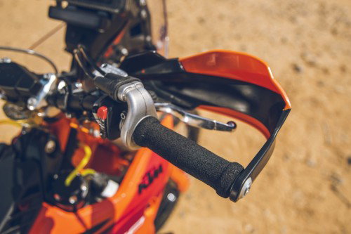 KTM 450 Rally Replica 2027 – Motor-Oelablassschraube und Rahmenschutz