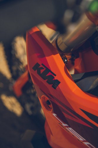KTM 450 Rally Replica 2027 – Lenkerenden und Griffgummis