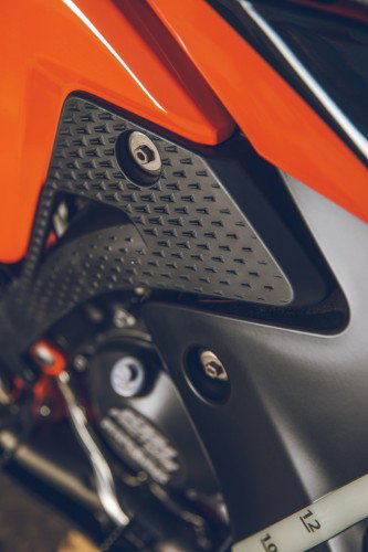 KTM 450 Rally Replica 2027 – Rahmen-Unterseite mit Motorschutzplatten-Befestigung