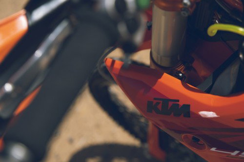 KTM 450 Rally Replica 2027 – Hinterrad-Bremsscheibe und Bremssattel seitlich