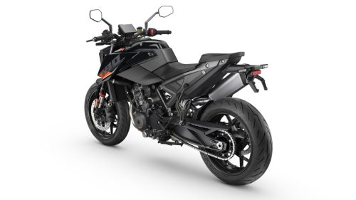 KTM 790 Duke 2027 in Schwarz – Studio-Aufnahme der Heckansicht von rechts hinten vor weißem Hintergrund