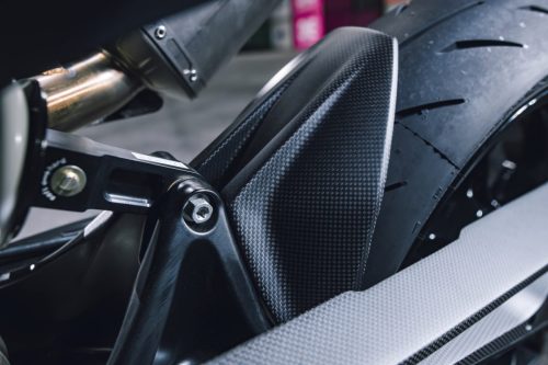 KTM 790 Duke 2027 – Detailaufnahme von Schwinge und Hinterachse