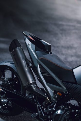 KTM 790 Duke 2027 – Detailaufnahme von WP-Federbein und Heckrahmen