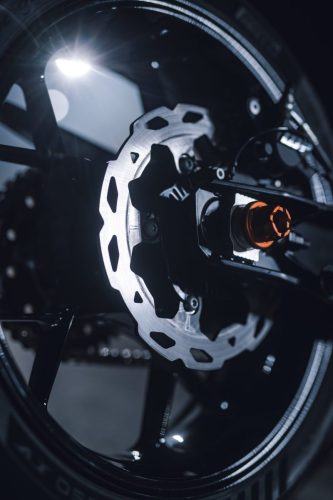 KTM 790 Duke 2027 – Detailaufnahme der vorderen Wave-Bremsscheibe