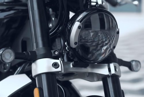 Letbe Punk 500 2026 – Runder LED-Scheinwerfer Detailansicht mit Tagfahrlicht, Blinkern und USD-Gabelbrücke