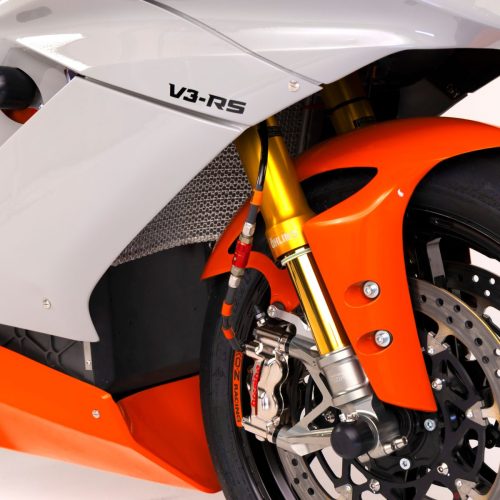 Lightfighter V3-RS 2026 – Frontpartie-Detail mit V3-RS-Schriftzug, Ohlins-Goldgabel und Brembo-Bremsanlage