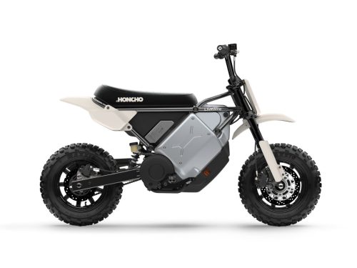 LiveWire S4 Honcho Trail 2026 – Studio-Render der Seitenansicht von links in Schwarz mit grobstolligen Maxxis-Reifen vor weißem Hintergrund