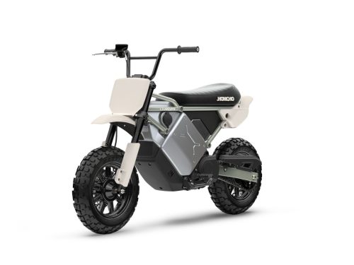 LiveWire S4 Honcho Trail 2026 – Studio-Render schräg von vorne links in Mossy-Oat-Grün mit Stollenreifen vor weißem Hintergrund