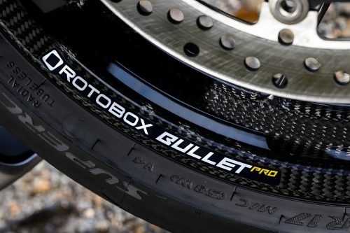 Norton Manx R Signature 2026 – Detailansicht Rotobox Bullet Pro Carbonfelge mit Bremsscheibe und Tubeless-Reifen