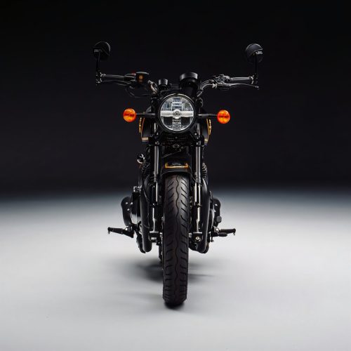 Royal Enfield Shotgun 650 x Rough Crafts – Frontalansicht im Studio mit rundem Scheinwerfer und schwarzem Lenker