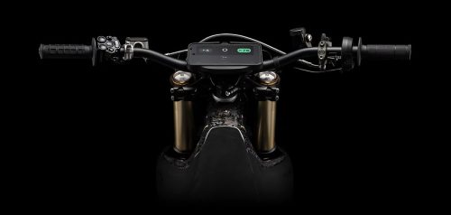 Stark VARG SM Sköll 2026 – Frontale Nahaufnahme von Cockpit mit Display und goldener Upside-Down-Gabel