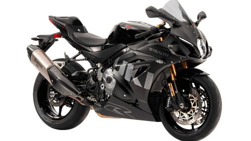 Suzuki GSX-R1000R Stealth – Dreiviertelansicht von vorn mit Akrapovič-Titan-Auspuff und goldener Showa-Gabel
