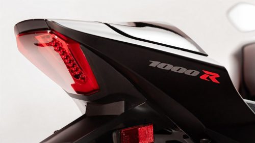 Suzuki GSX-R1000R Stealth – Heckansicht mit LED-Rücklicht und „1000R“-Schriftzug am Heckbürzel