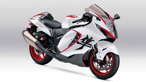 Suzuki Hayabusa 2027 Special Edition – Dreiviertelansicht von vorn in Pearl Brilliant White/Metallic Oort Gray No.3 mit roten Akzenten und Hayabusa-Schriftzeichen auf der Seitenverkleidung