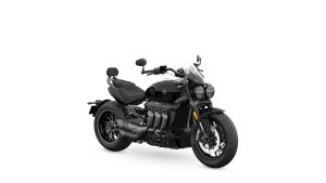 Triumph Rocket 3 GT 2024 – Studio-Schraegansicht von vorne rechts in Granite