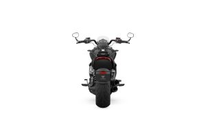 Triumph Rocket 3 GT 2024 – Studio-Heckansicht in Granite