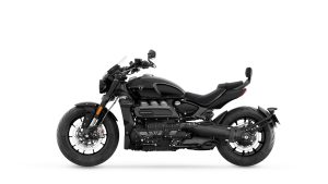 Triumph Rocket 3 GT 2024 – Studio-Seitenansicht von links in Granite