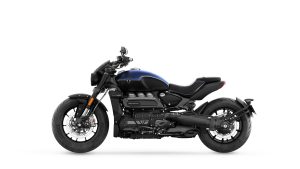 Triumph Rocket 3 R 2024 – Studio-Seitenansicht von links in Pacific Blue