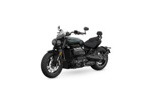 Triumph Rocket 3 Storm GT 2027 in Base Marine – Dreiviertel-Frontansicht von links vor weißem Studiohintergrund