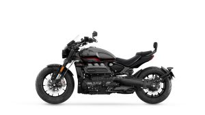 Triumph Rocket 3 Storm GT 2027 in Mineral Grey – Seitenansicht von links vor weißem Studiohintergrund