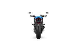 Triumph Speed Triple 1200 RS 2027 in Jet Black und Maui Blue – Heckansicht vor weißem Studiohintergrund