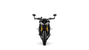 Triumph Speed Triple 1200 RS 2027 in Jet Black und Maui Blue – Frontansicht vor weißem Studiohintergrund