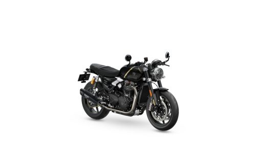 Triumph Speed Twin 1200 TFC 2027 – rechte Seite in schräger Frontansicht im Betonstudio mit Öhlins-Gabel, Brembo-Bremse und Lenkerendspiegeln
