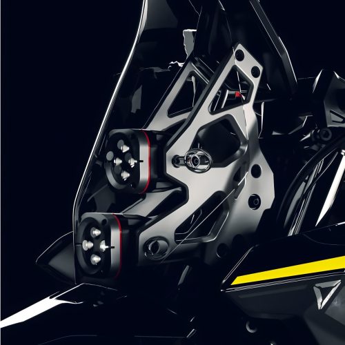 Ultraviolette Shockwave – Detailansicht der gestapelten dualen LED-Projektorscheinwerfer im Dakar-Stil mit Aluminium-Navigationsturm und schwarzer Verkleidung in Cosmic Black