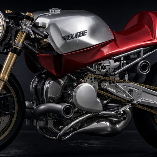 Veloce Ethereal 2026 – Rechte Seitenansicht Rendering mit poliertem Tank, Veloce-Schriftzug, roter Verkleidung, goldenen Gabeln, V-Logo auf Schwinge und sichtbarer Goldkette