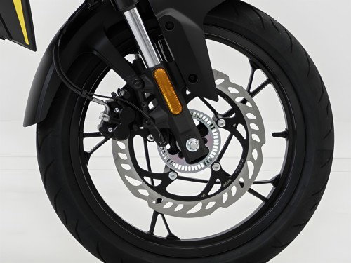 Voge R125S 2026 – Vorderrad mit wellenförmiger 300-mm-Bremsscheibe, ABS-Sensor und USD-Gabel Nahaufnahme im Studio