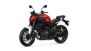Yamaha MT-07 Y-AMT 2027 – Studioansicht schräg von vorn links in Redline