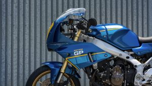 Yamaha XSR900 GP 2027 – Halbschale und Seitenverkleidung in Legend Blue mit XSR-900-GP-Schriftzug
