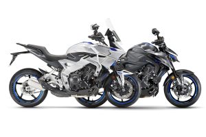 Zontes 703T in Weiss und Zontes 703R in Schwarz-Grau 2027 nebeneinander im Studio, Sport-Tourer und Naked-Bike der 703er-Baureihe im Vergleich